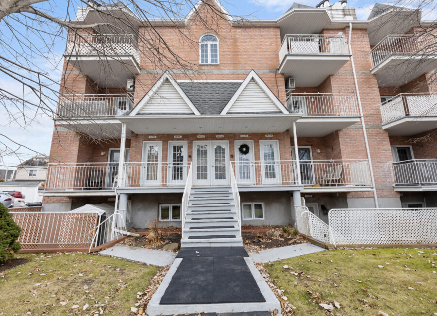 16138 Rue Forsyth — Façade / Exterior